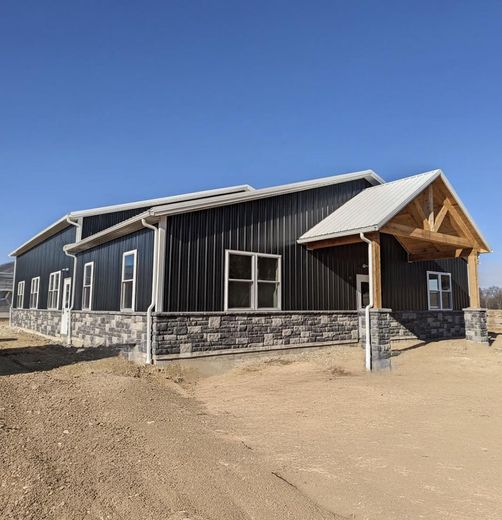 Various pole barn building types available from Amish Pole Buildings